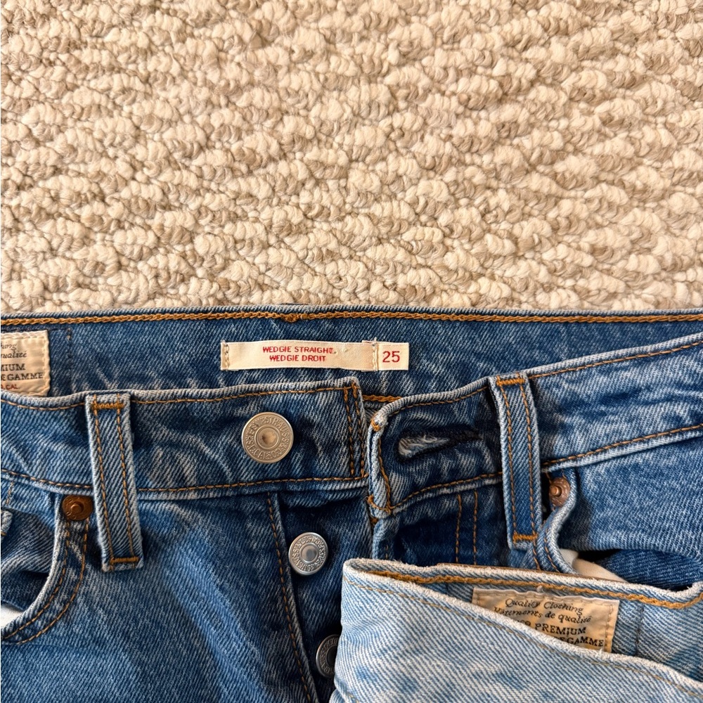 Levi's Women’s 501 and Wedgie - Picture 2 of 6